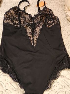 Black Scalloped Lace Bodysuit for Women - NWT